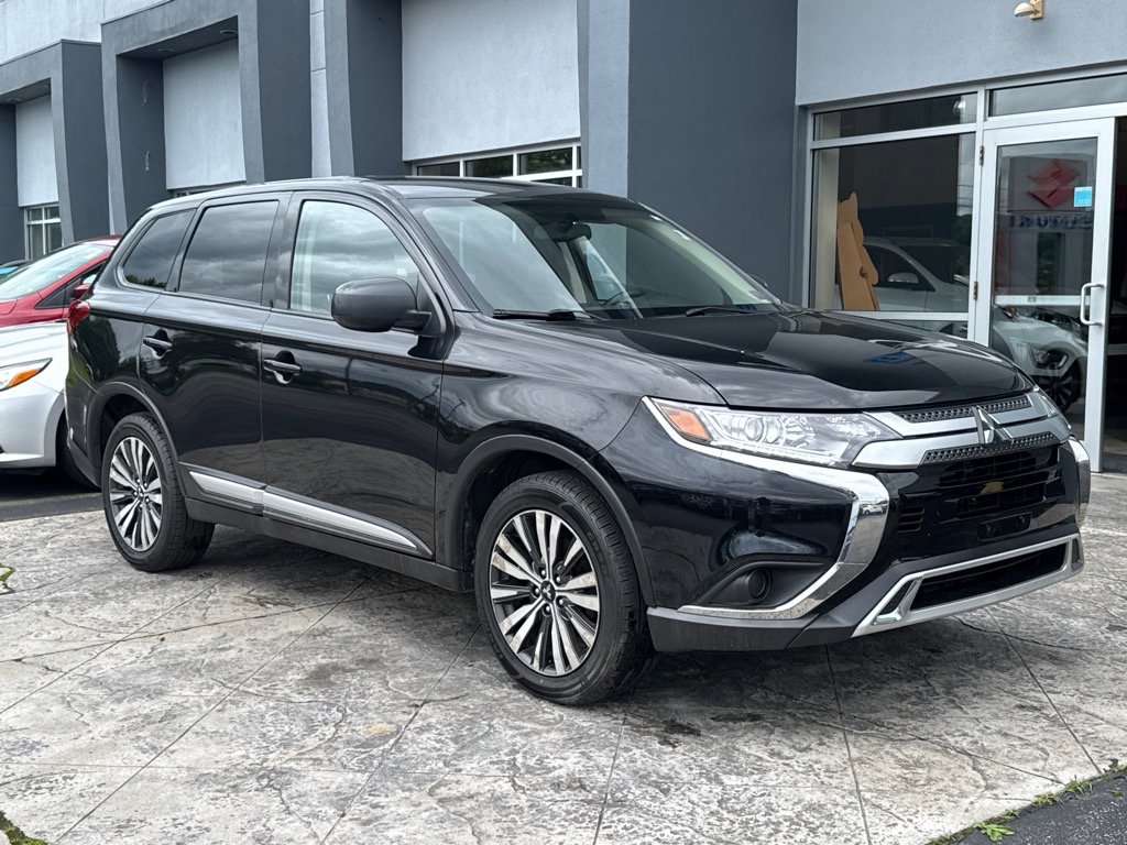 Used 2020 Mitsubishi Outlander ES image 1