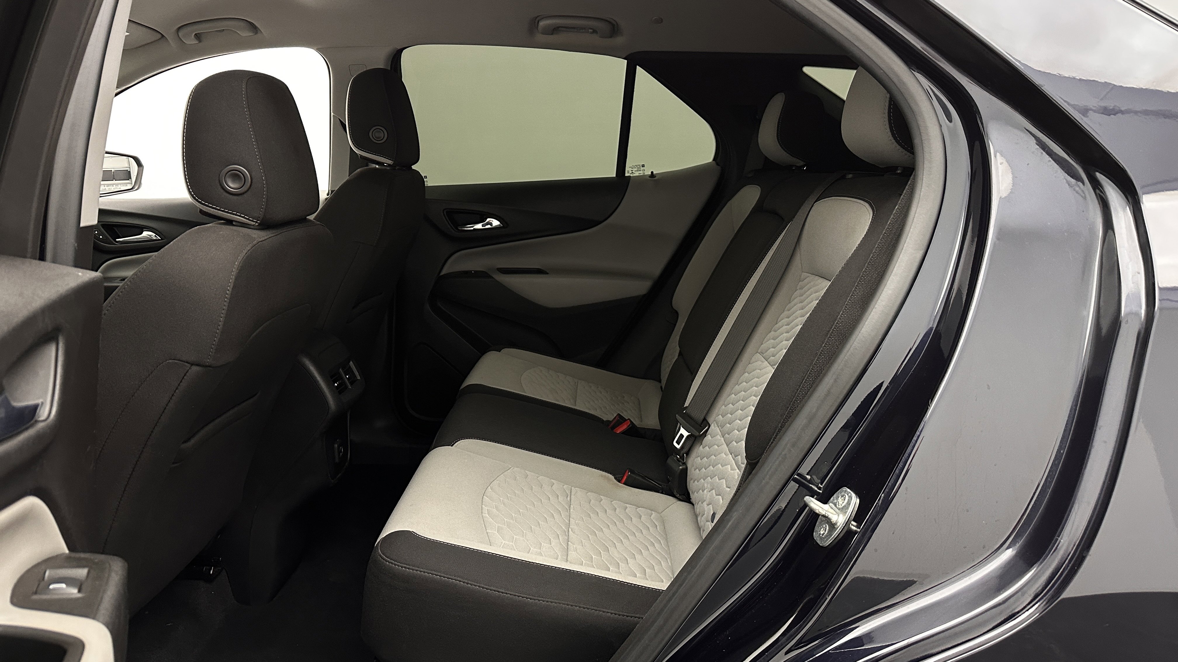 Used 2021 Chevrolet Equinox LS w/ LPO, Blackout Package image 21