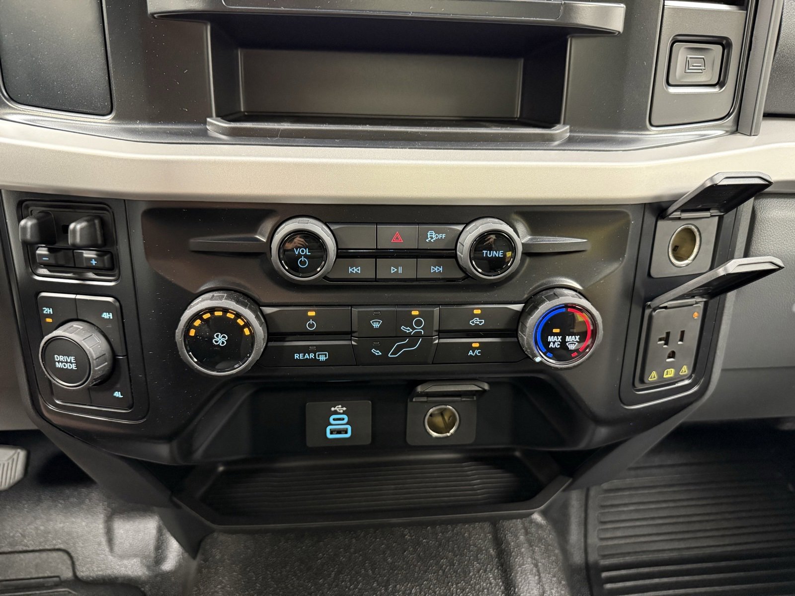 New 2025 Ford F350 XLT w/ XLT Value Package image 17