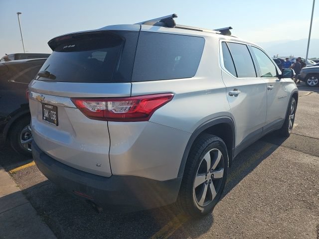 Used 2019 Chevrolet Traverse LT w/ LT Premium Package AWD/4WD image 3