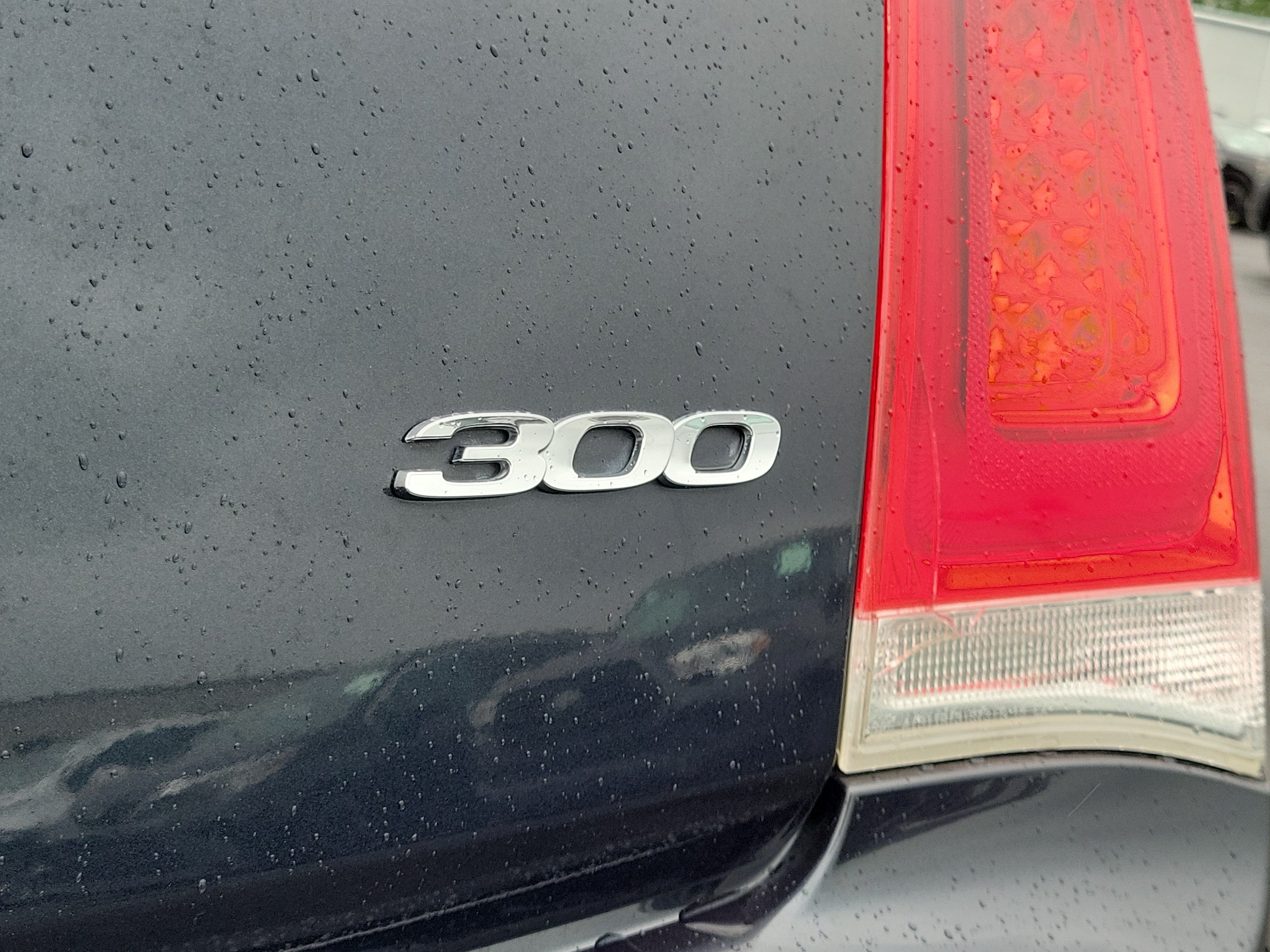 Used 2019 Chrysler 300 Limited RWD image 7