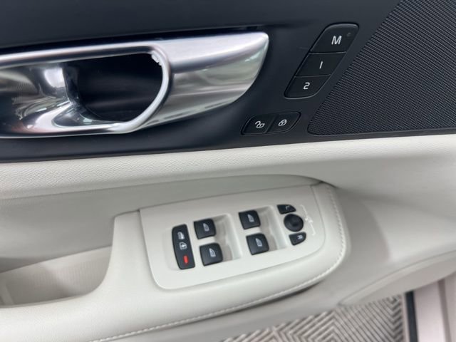 Used 2023 Volvo S60 B5 Plus image 13