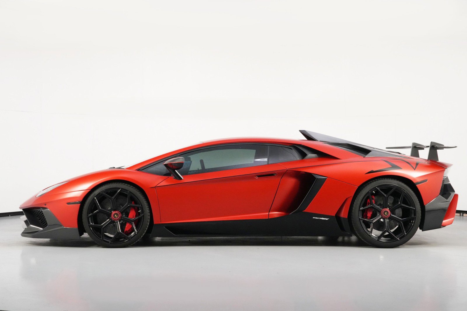 Used 2017 Lamborghini Aventador S image 14