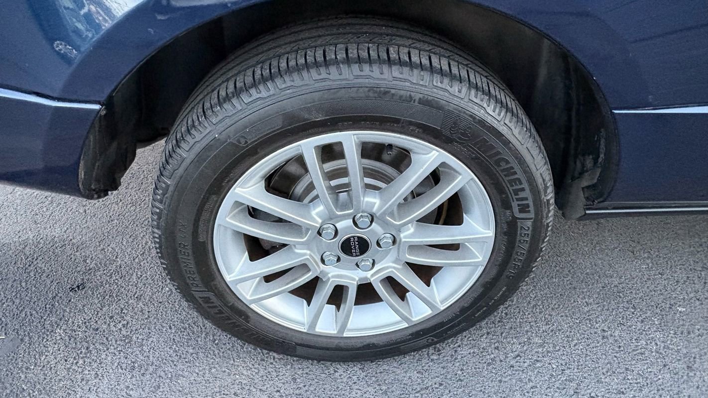 Used 2012 Land Rover Range Rover HSE image 25