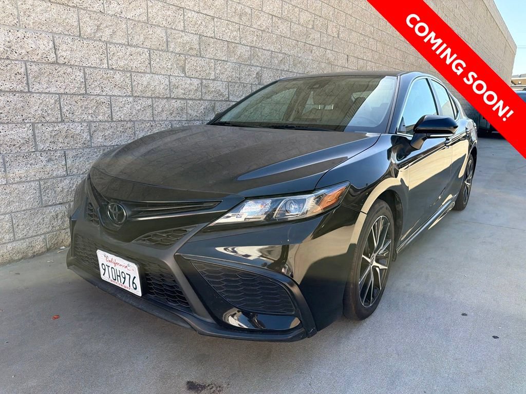 Used 2022 Toyota Camry SE FWD image 3