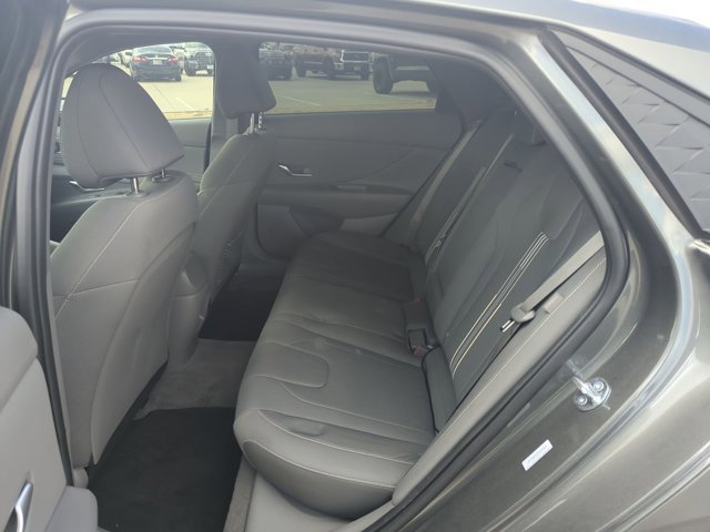 Used 2025 Hyundai Elantra SEL image 18