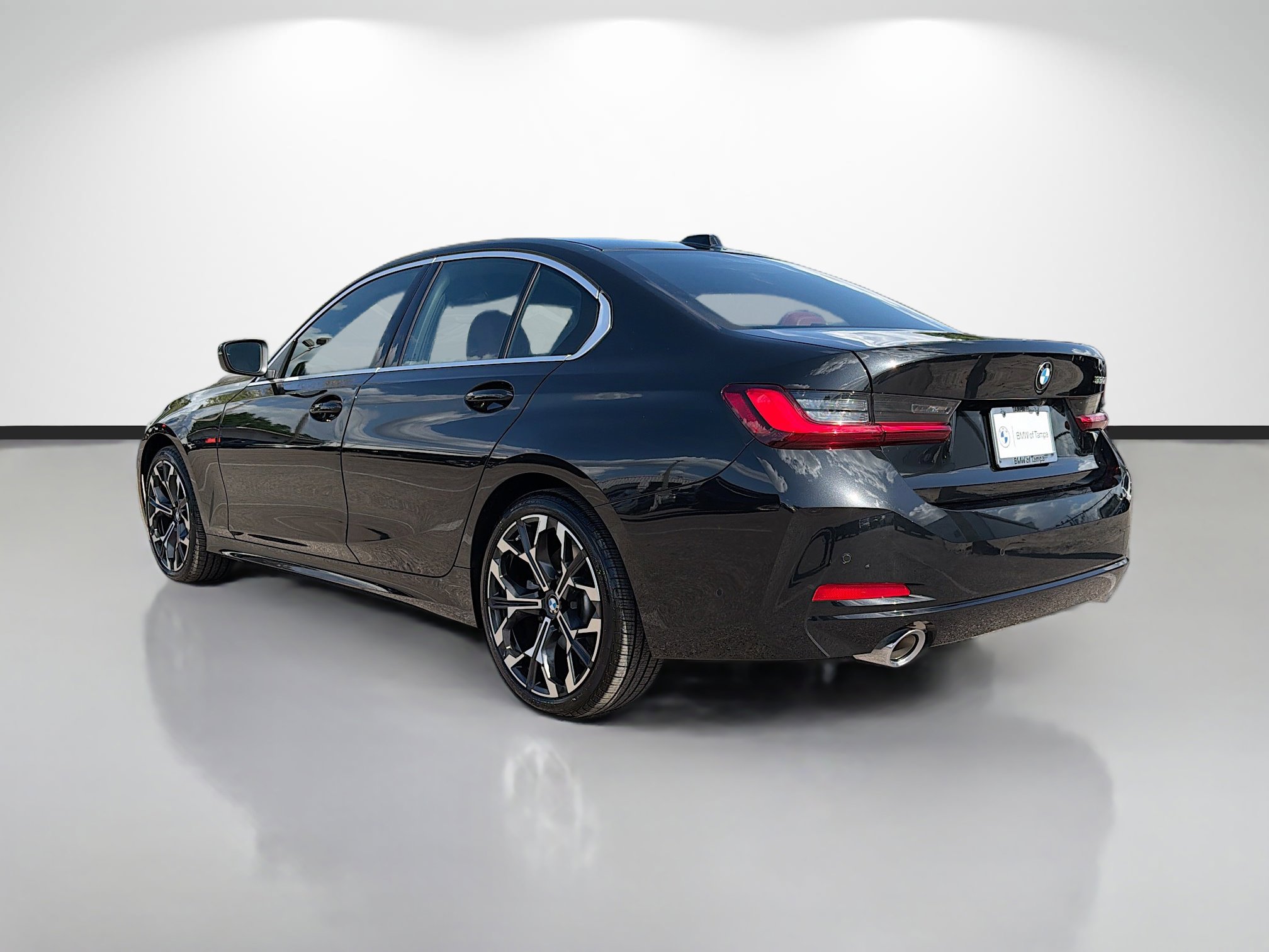 Used 2025 BMW 330i Sedan w/ Parking Assistance Package image 5