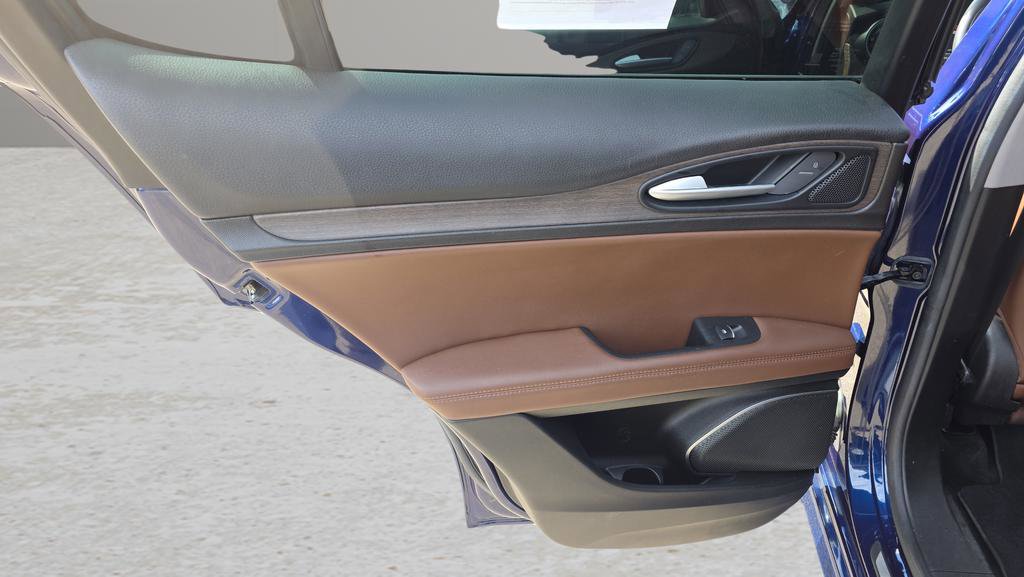 Used 2021 Alfa Romeo Stelvio Ti image 14