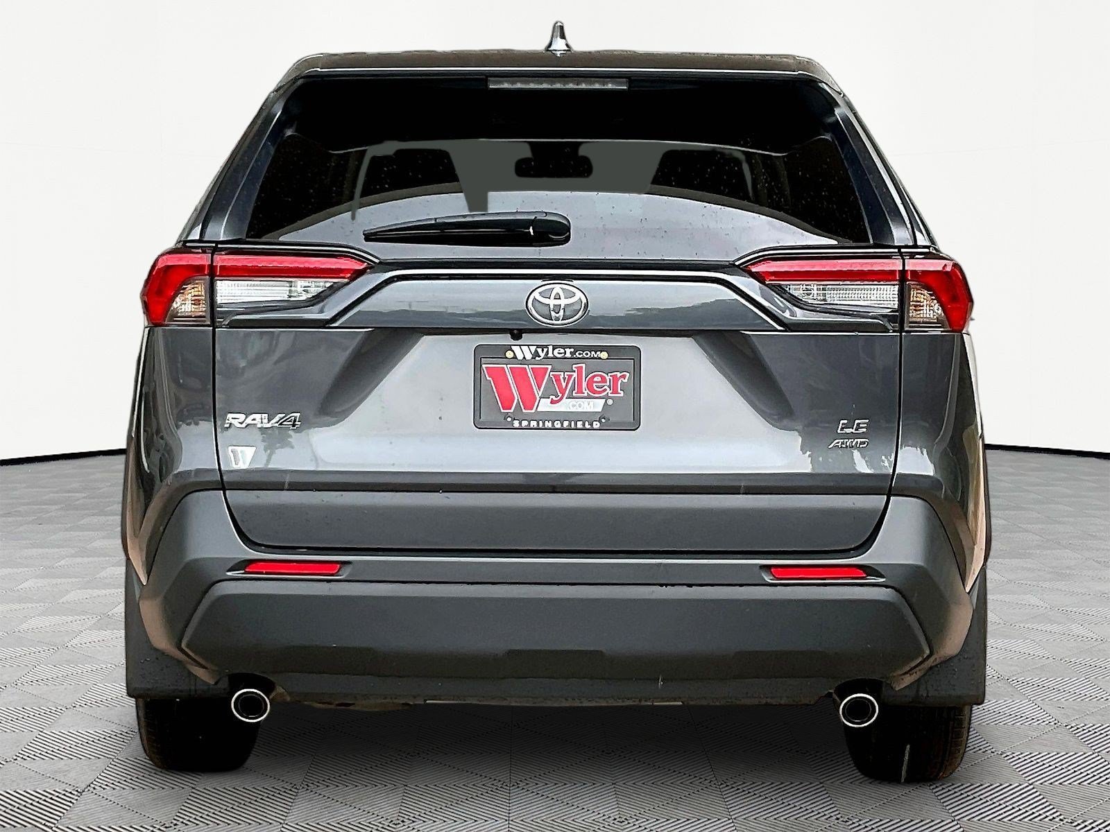 Used 2023 Toyota RAV4 LE AWD/4WD image 5
