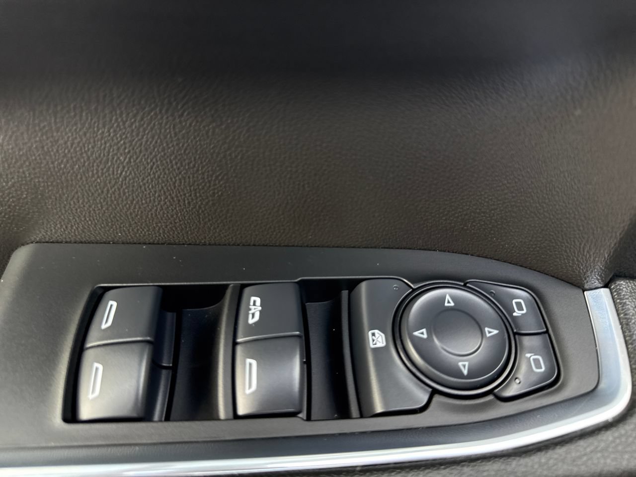 Used 2024 Chevrolet Silverado 1500 LT AWD/4WD image 17