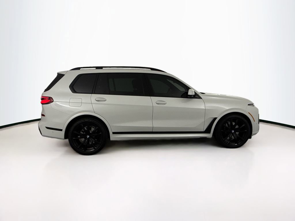 Used 2026 BMW X7 xDrive40i w/ M Sport Package image 4