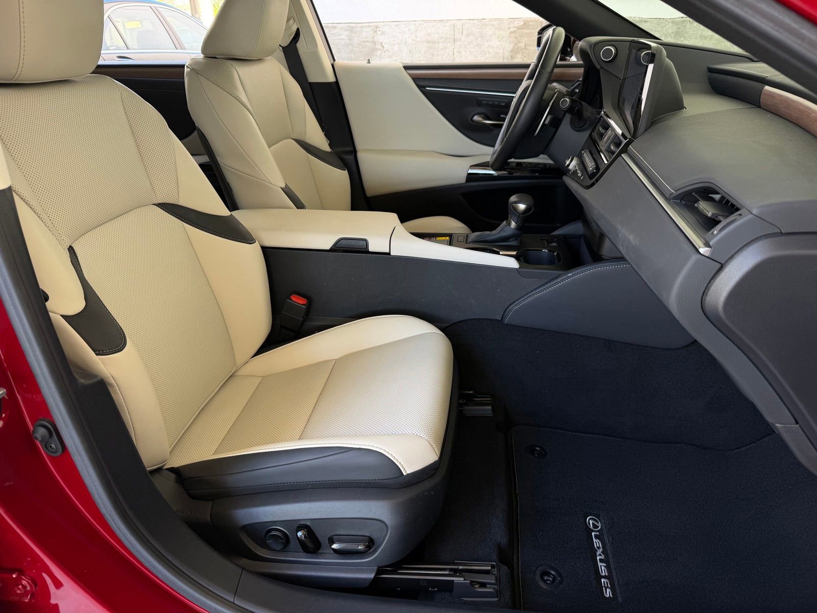 Used 2025 Lexus ES 350 w/ Premium Package image 19