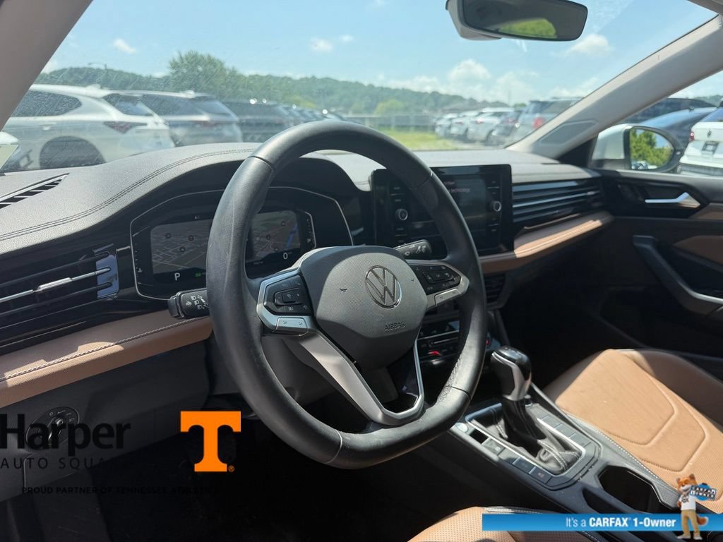 Used 2025 Volkswagen Jetta SEL FWD image 14