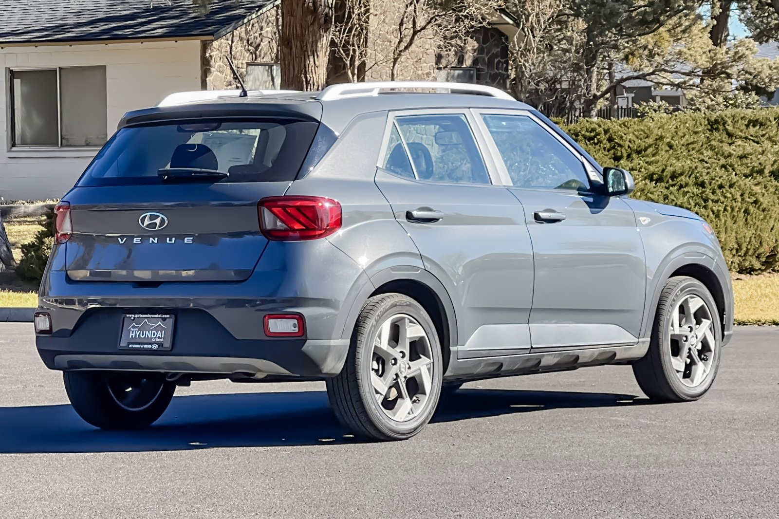 Certified 2025 Hyundai Venue SEL image 4