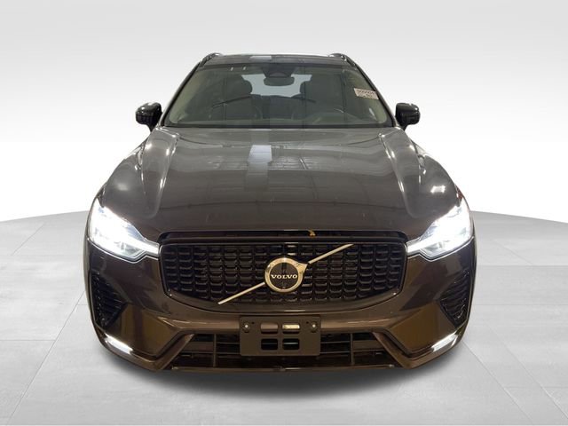 Used 2025 Volvo XC60 B5 Plus AWD/4WD image 2