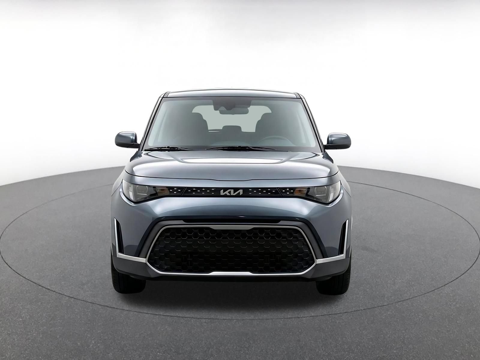 Used 2025 Kia Soul LX w/ LX Technology Package FWD image 2