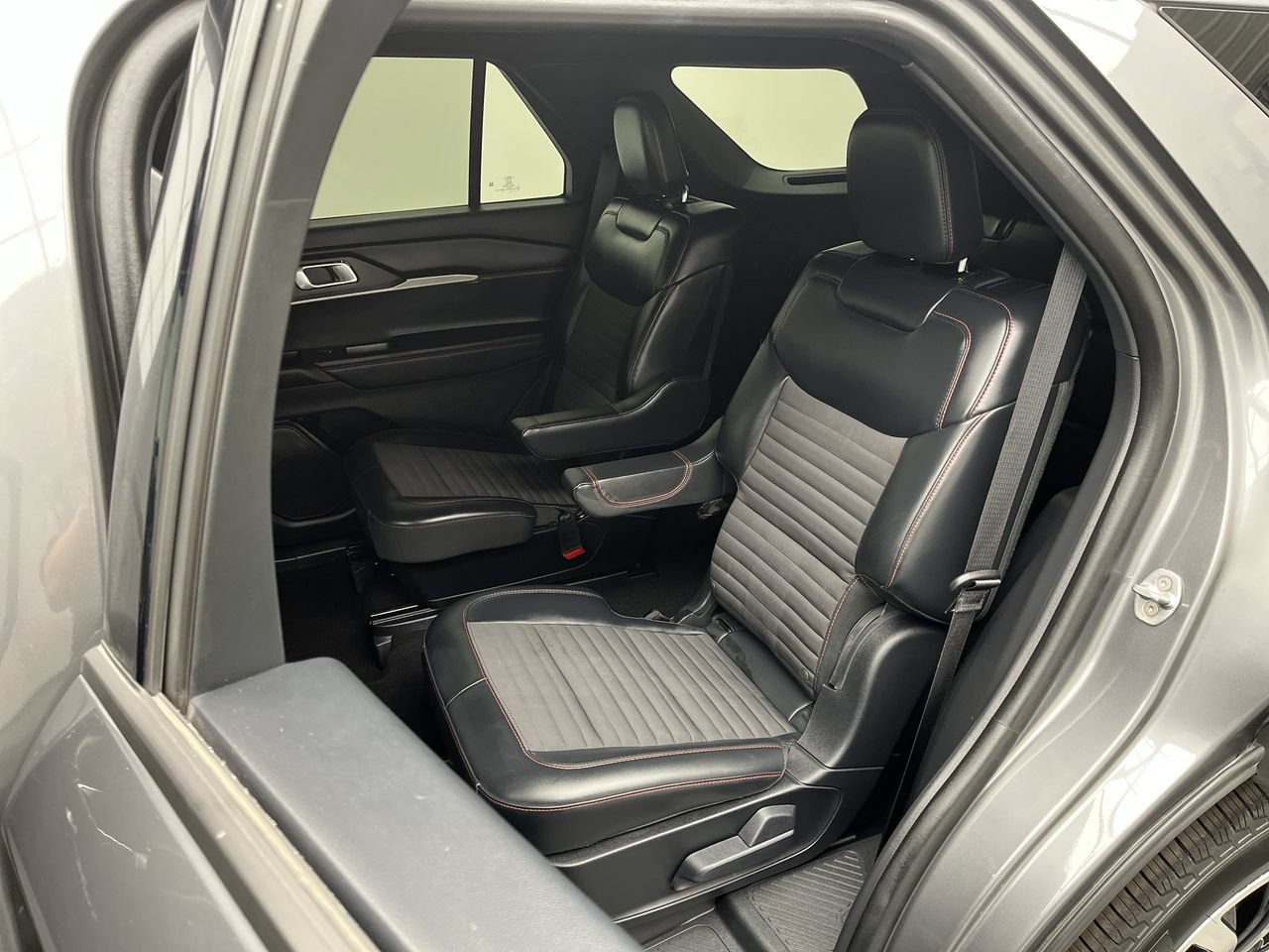 Certified 2025 Ford Explorer ST-Line AWD/4WD image 12
