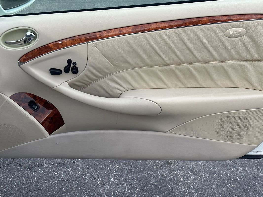 Used 2004 Mercedes-Benz CLK 320 image 16