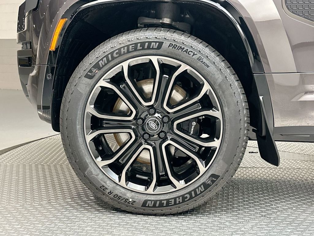 Certified 2025 Land Rover Defender 110 image 5