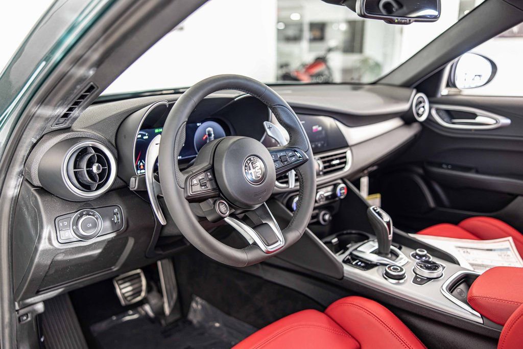 New 2025 Alfa Romeo Giulia AWD image 19