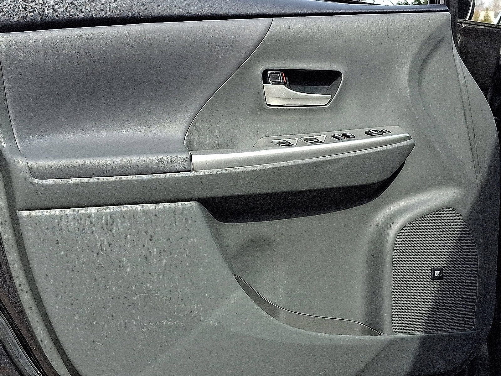 Used 2014 Toyota Prius V Five image 14