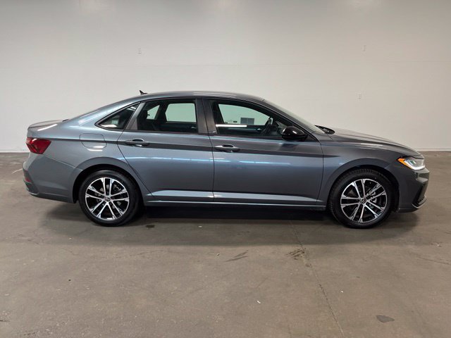 Used 2025 Volkswagen Jetta Sport FWD image 2