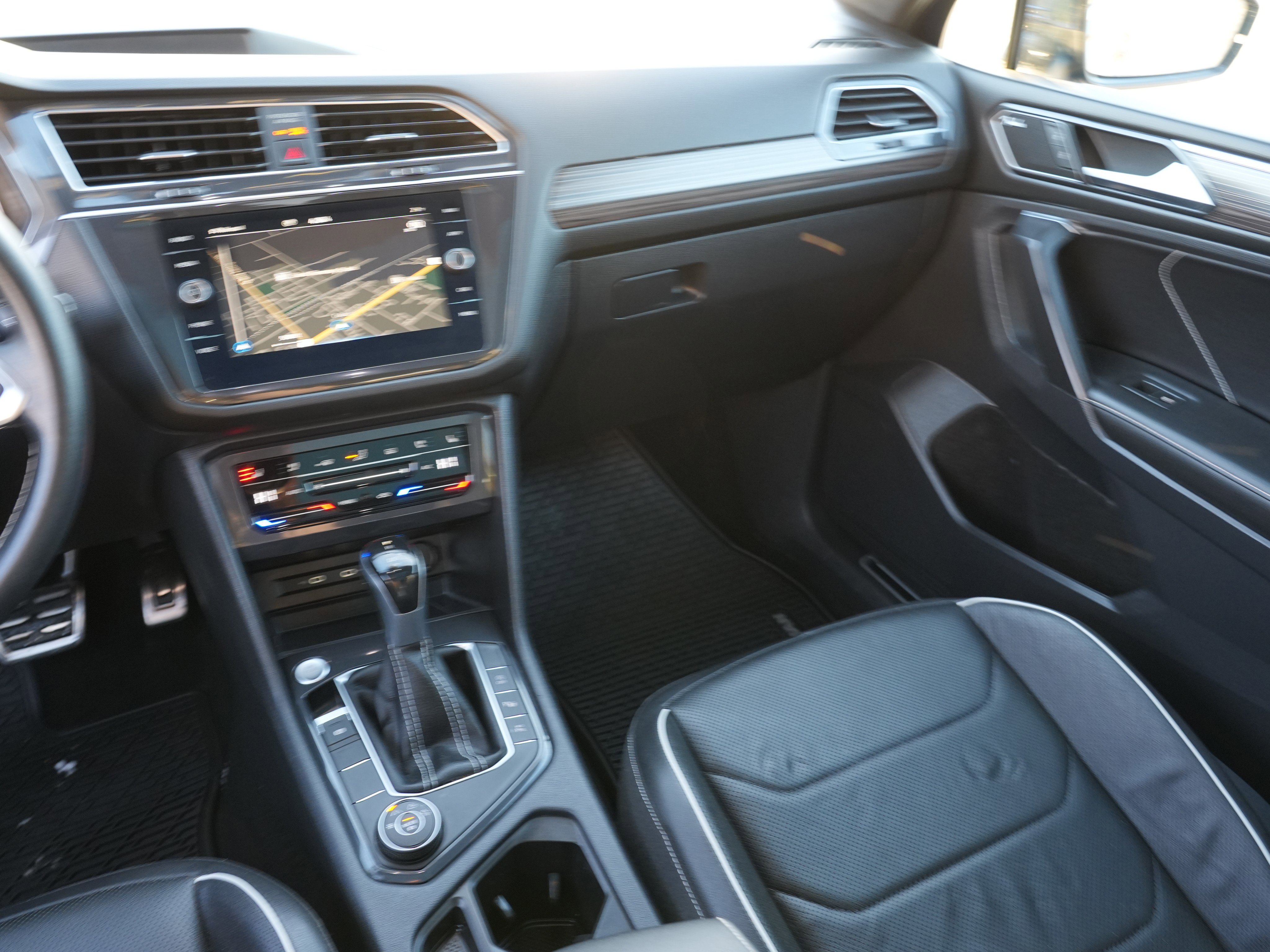 Used 2023 Volkswagen Tiguan SEL R-Line image 26