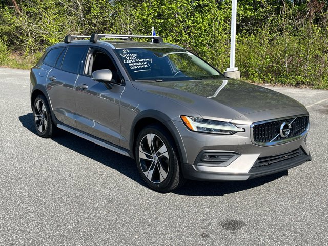 Used 2021 Volvo V60 T5 Cross Country image 2
