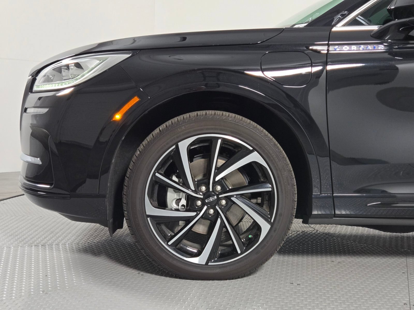 New 2025 Lincoln Corsair Grand Touring w/ Rear Removable Package Tray AWD/4WD image 11