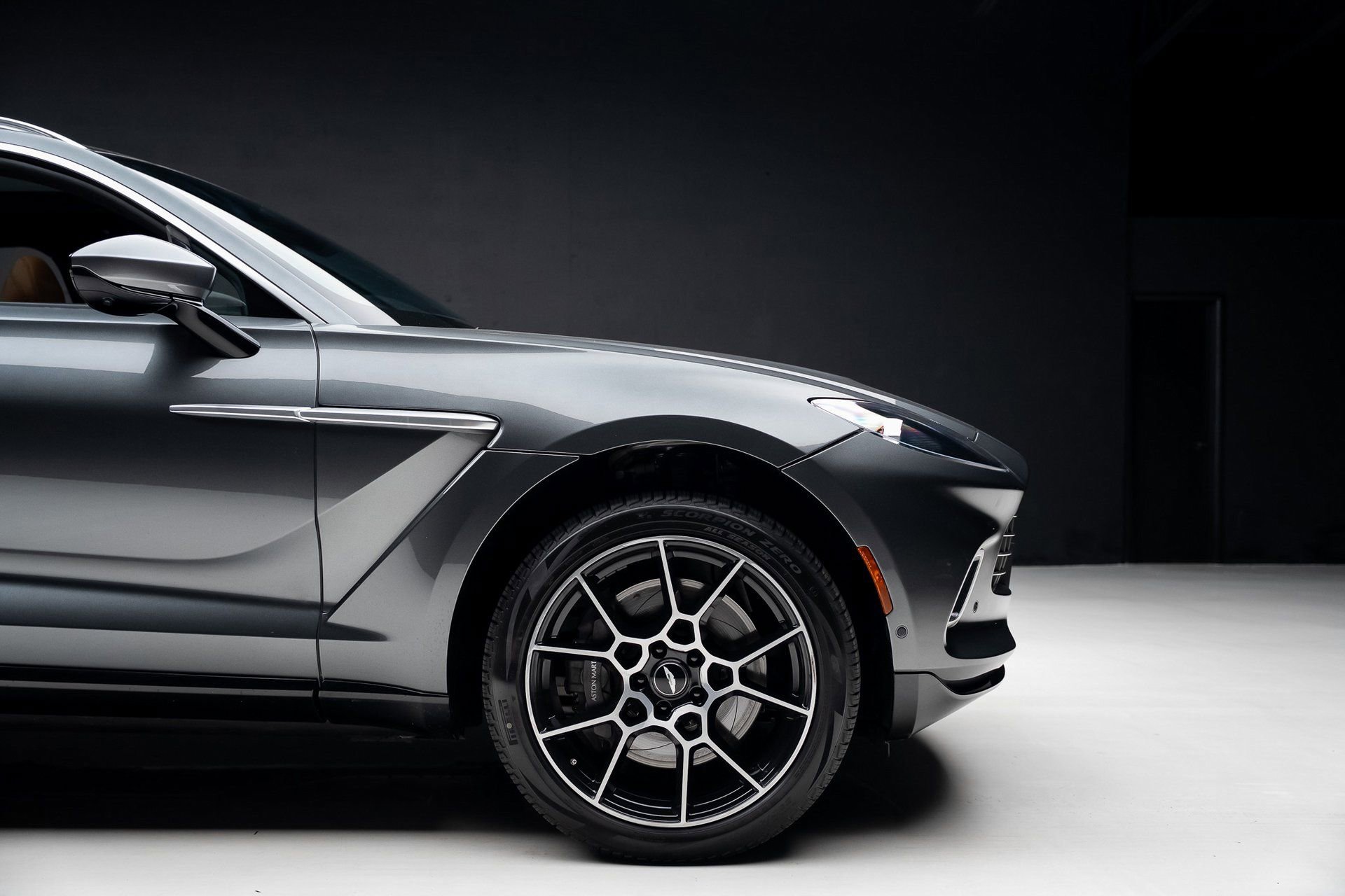 Used 2021 Aston Martin DBX image 36