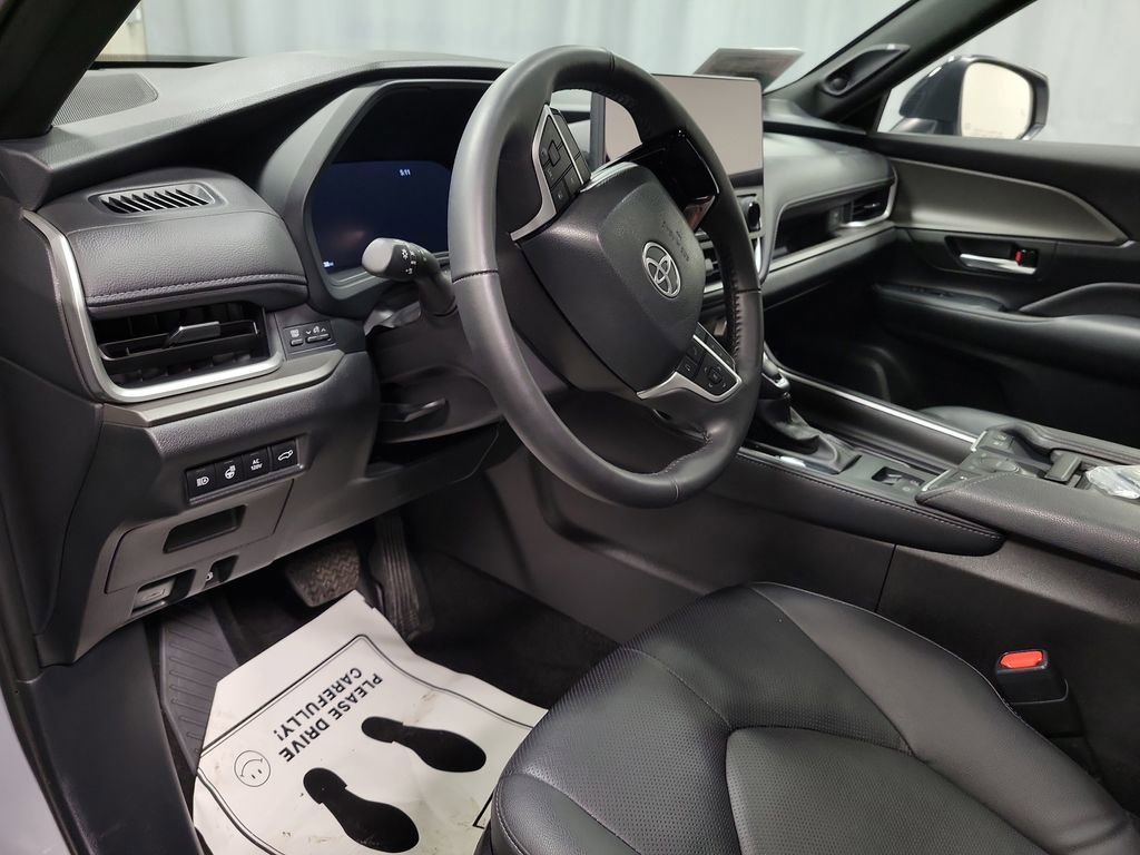 Used 2025 Toyota Grand Highlander AWD Hybrid image 13