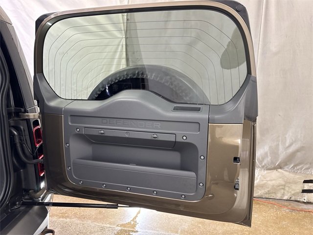 Used 2022 Land Rover Defender 90 X-Dynamic HSE image 26