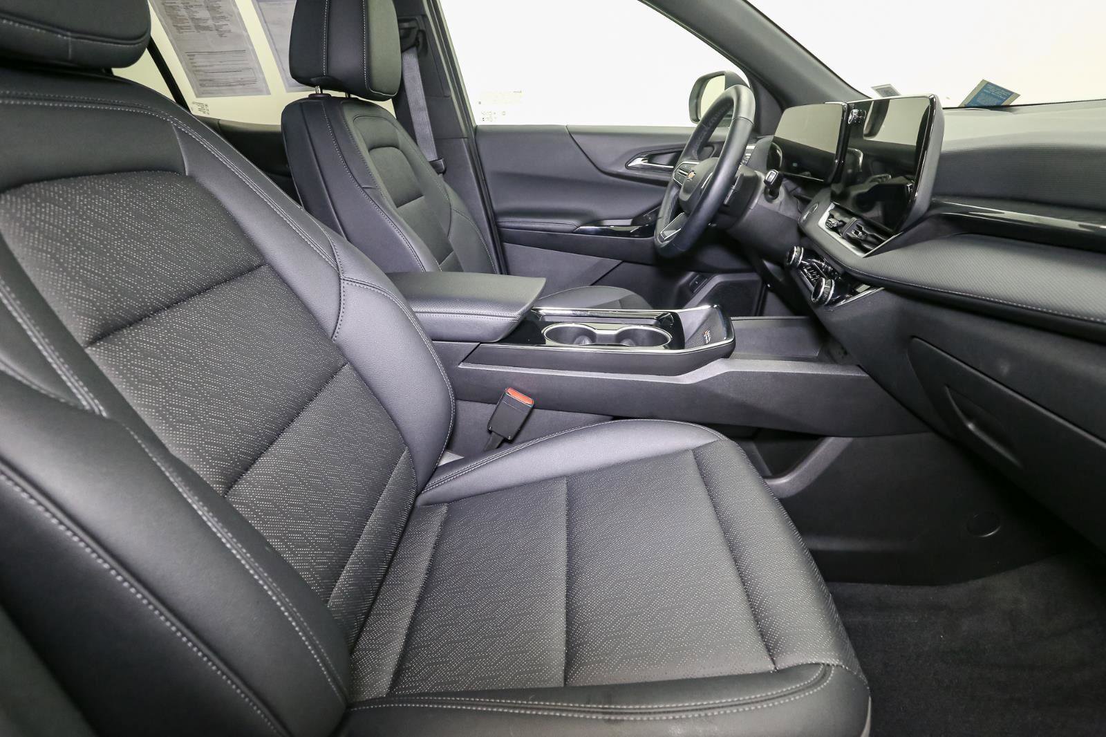 Used 2025 Chevrolet Equinox LT w/ Convenience Package II image 19
