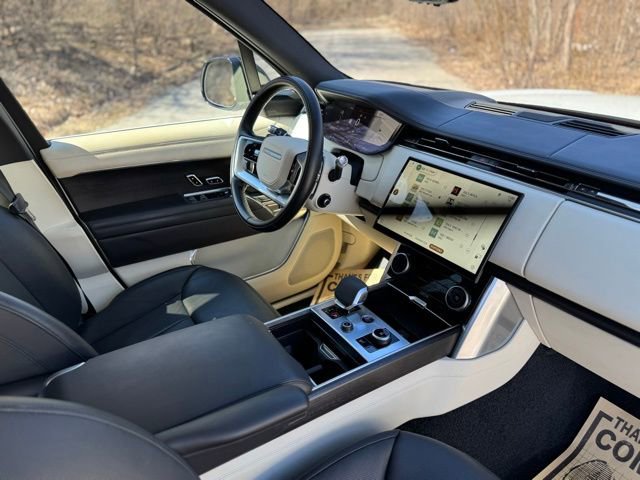 Used 2022 Land Rover Range Rover Long Wheelbase SE image 19