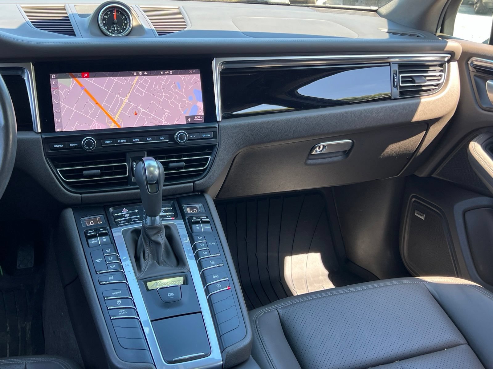 Certified 2021 Porsche Macan AWD/4WD image 28