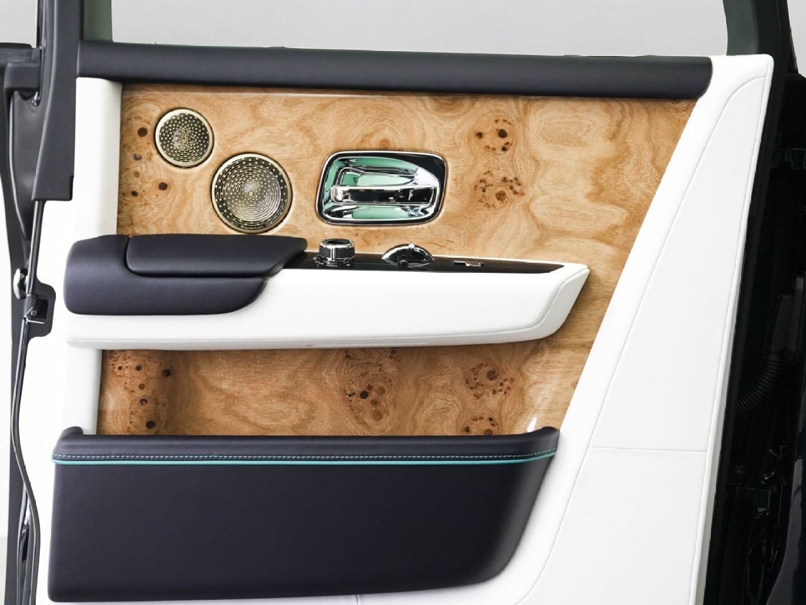 New 2026 Rolls-Royce Phantom Sedan RWD image 33