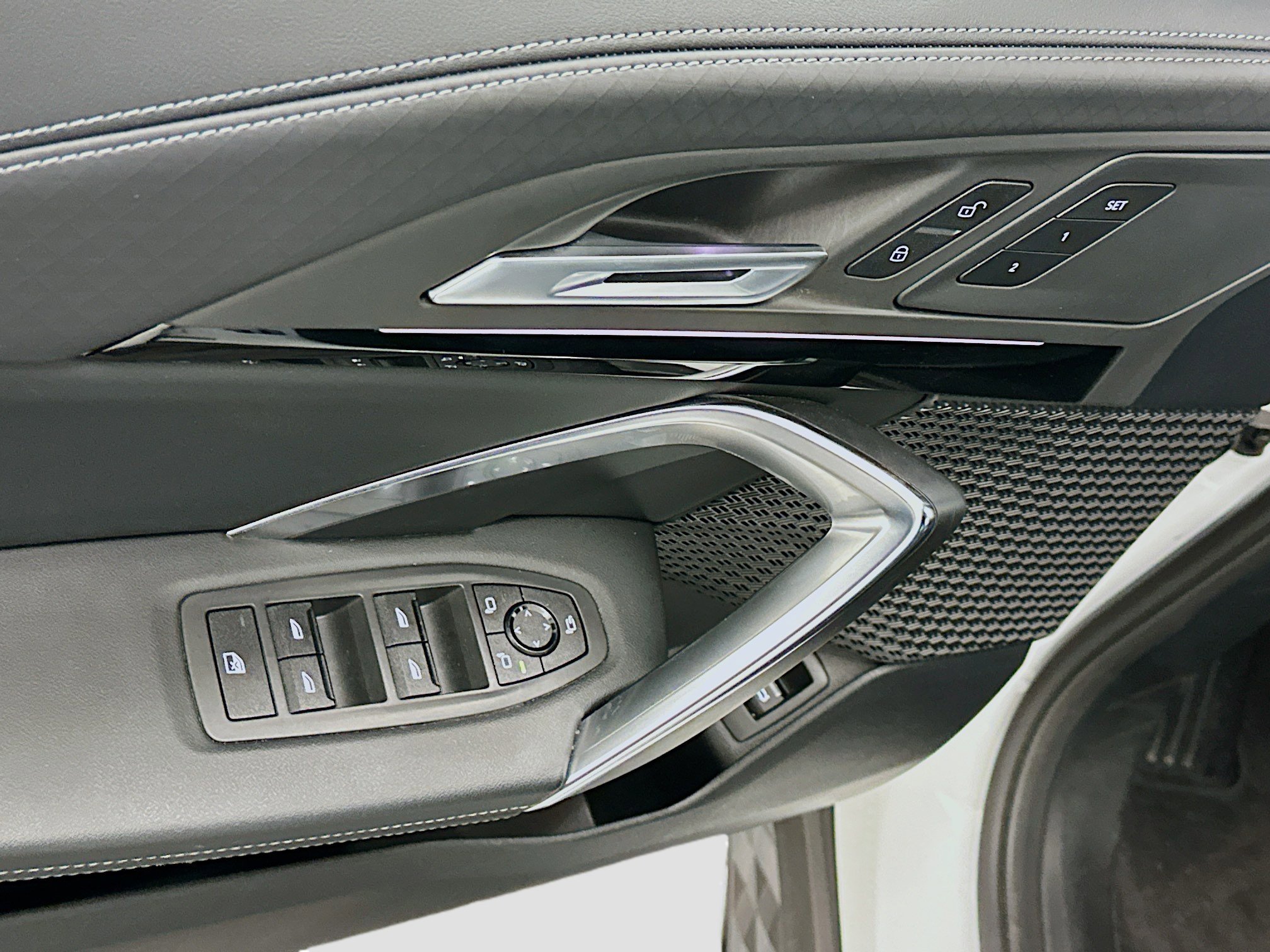 Used 2025 BMW X2 xDrive28i AWD/4WD image 15