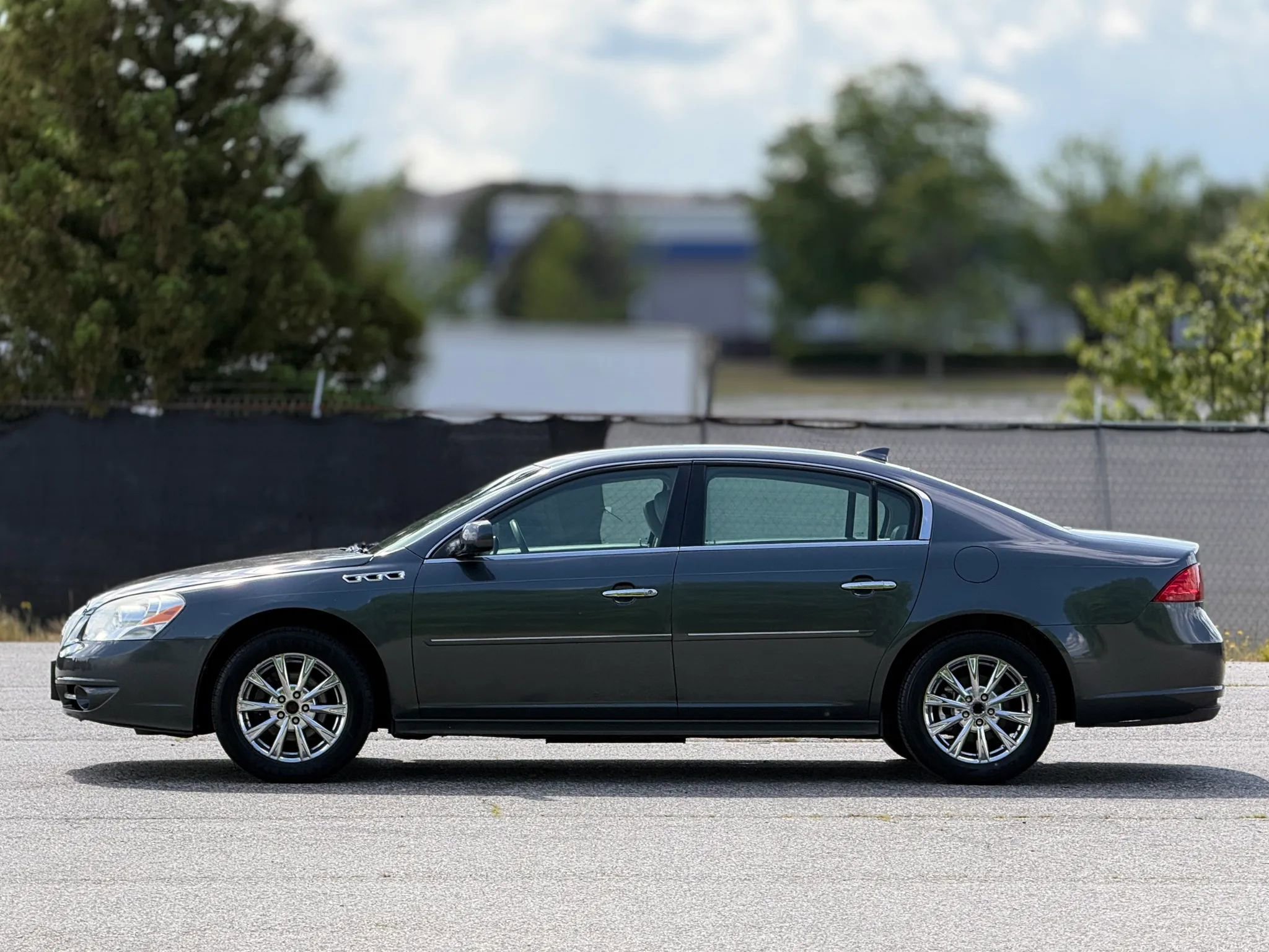 Used 2011 Buick Lucerne CXL FWD image 8