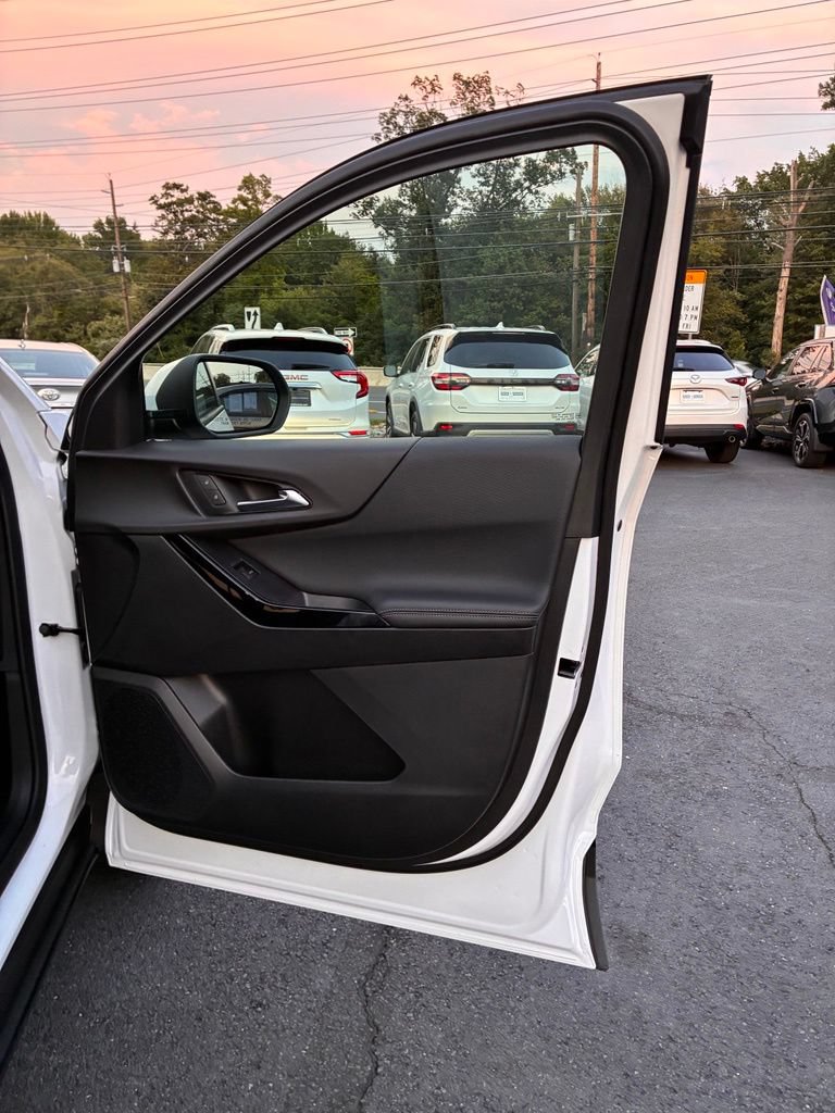 Used 2026 Chevrolet Equinox LT FWD image 21