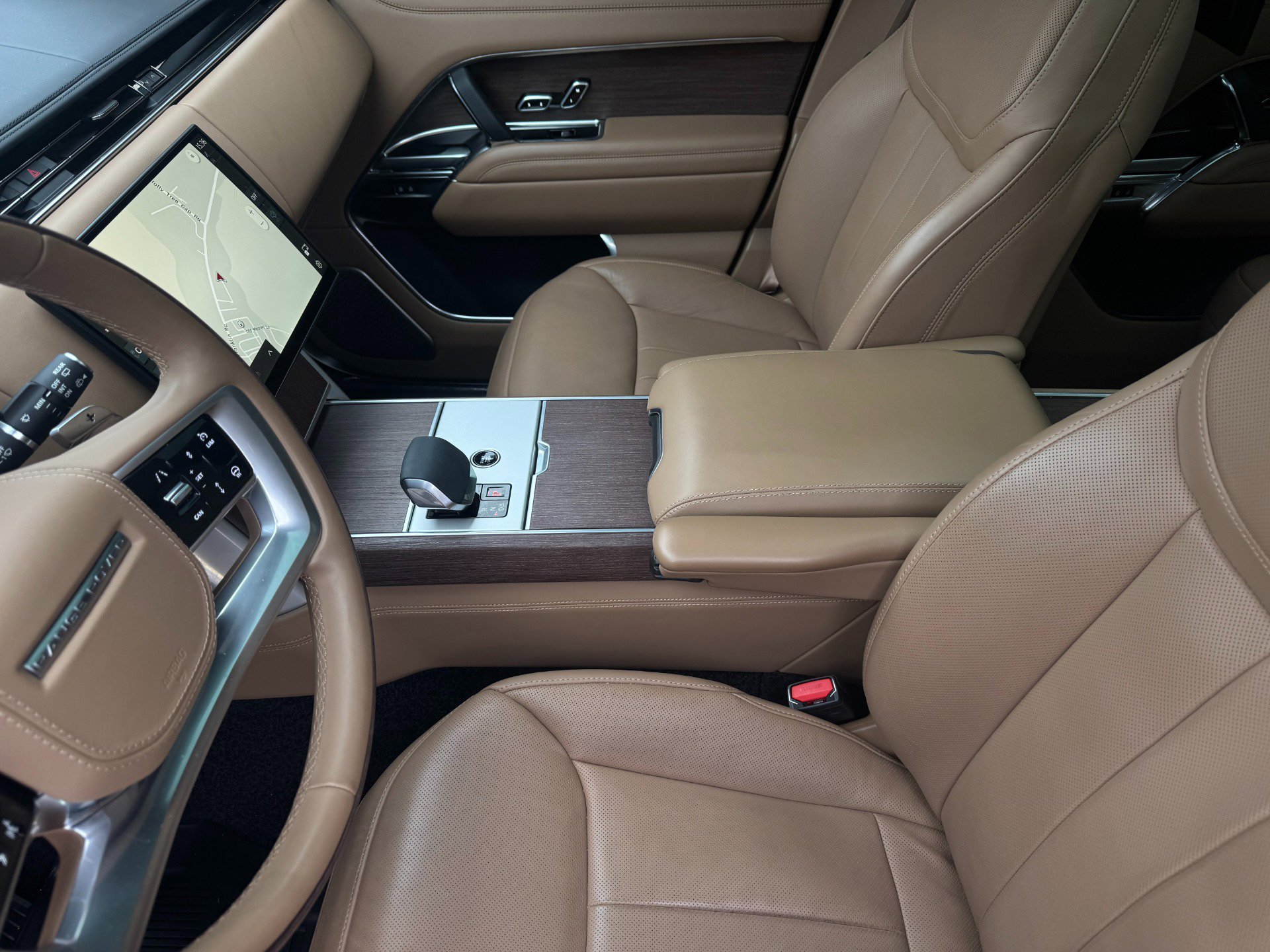 Used 2024 Land Rover Range Rover Long Wheelbase Autobiography image 12