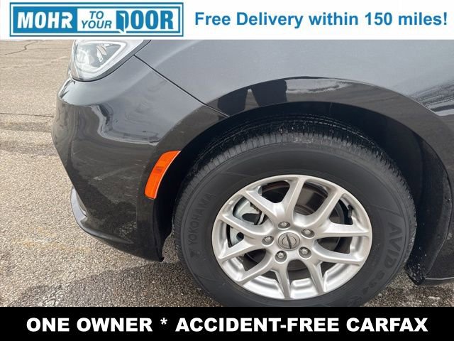 Used 2024 Chrysler Pacifica Touring-L image 9