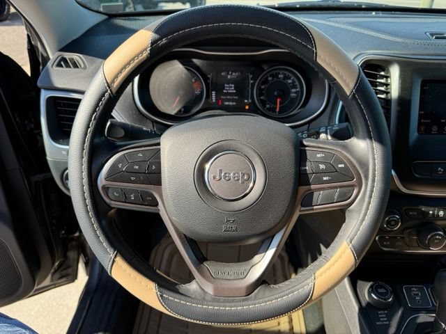 Used 2019 Jeep Cherokee Latitude Plus w/ Cold Weather Group AWD/4WD image 19