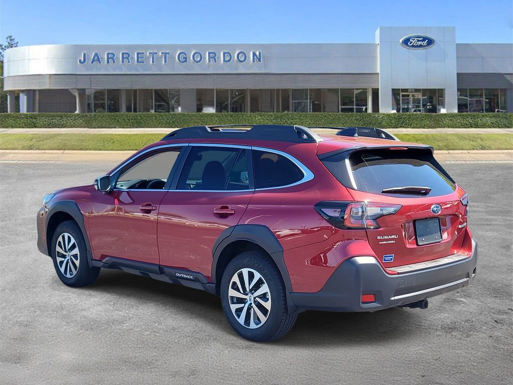 Used 2025 Subaru Outback Premium image 3