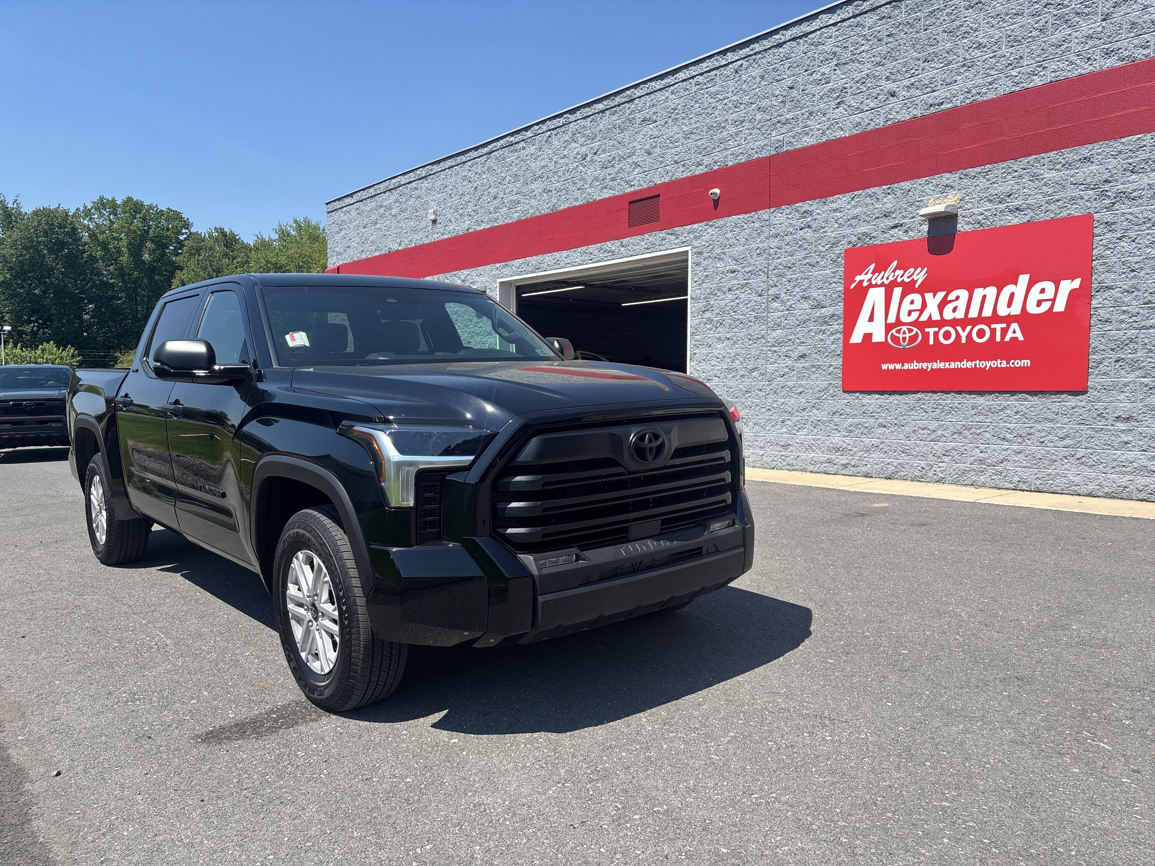 Used 2025 Toyota Tundra SR5 w/ SR5 Convenience Package