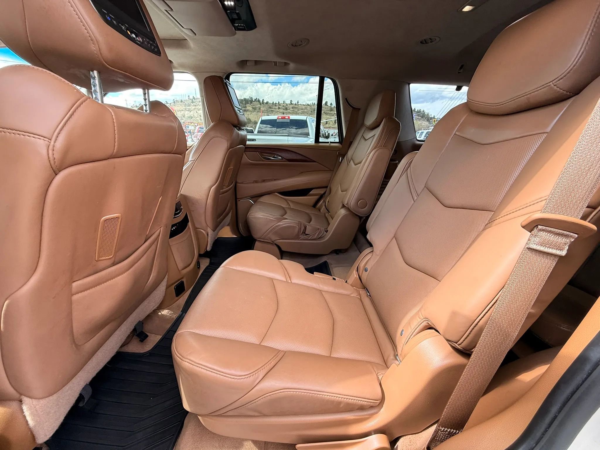 Used 2015 Cadillac Escalade Platinum AWD/4WD image 14