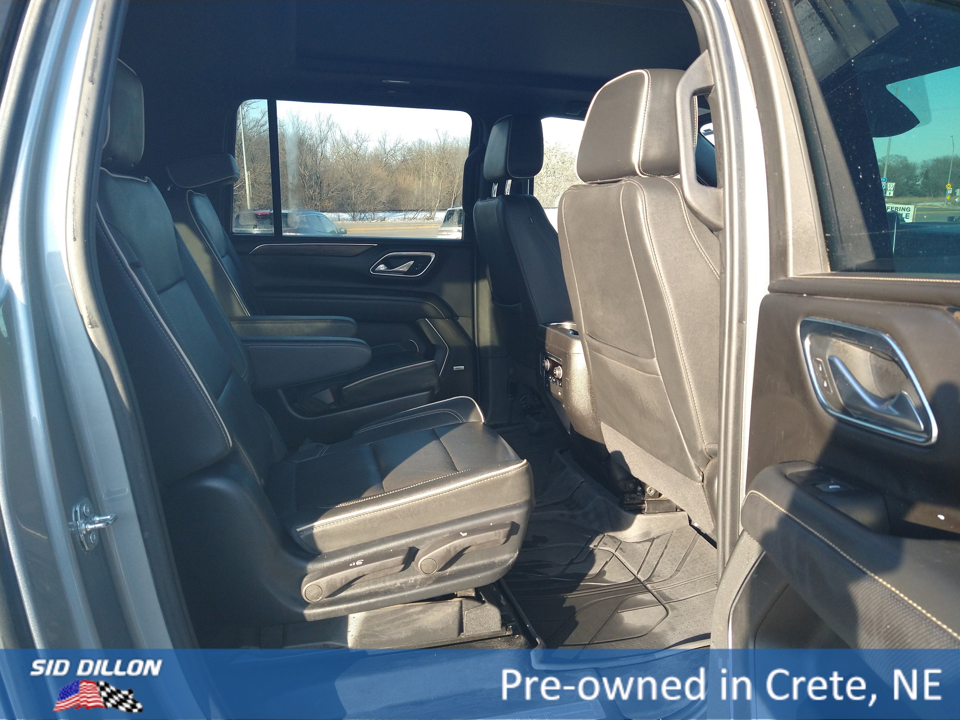 Used 2023 Chevrolet Suburban Premier image 7