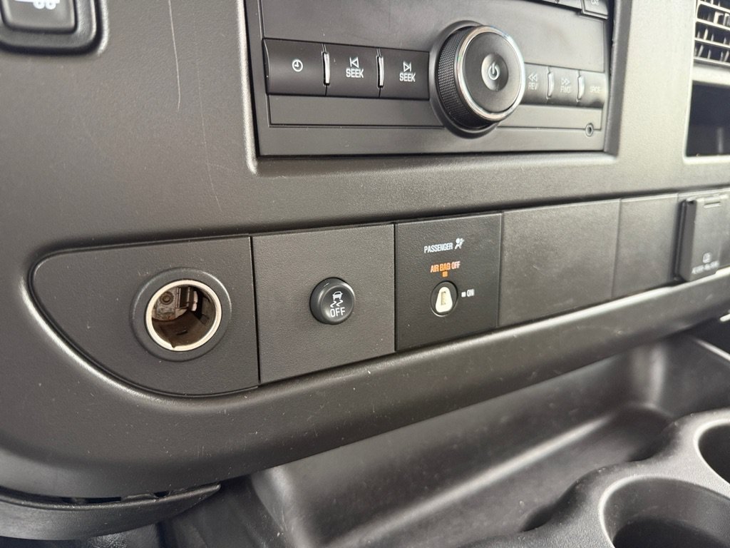Used 2018 Chevrolet Express 3500 w/ Driver Convenience Package RWD image 17