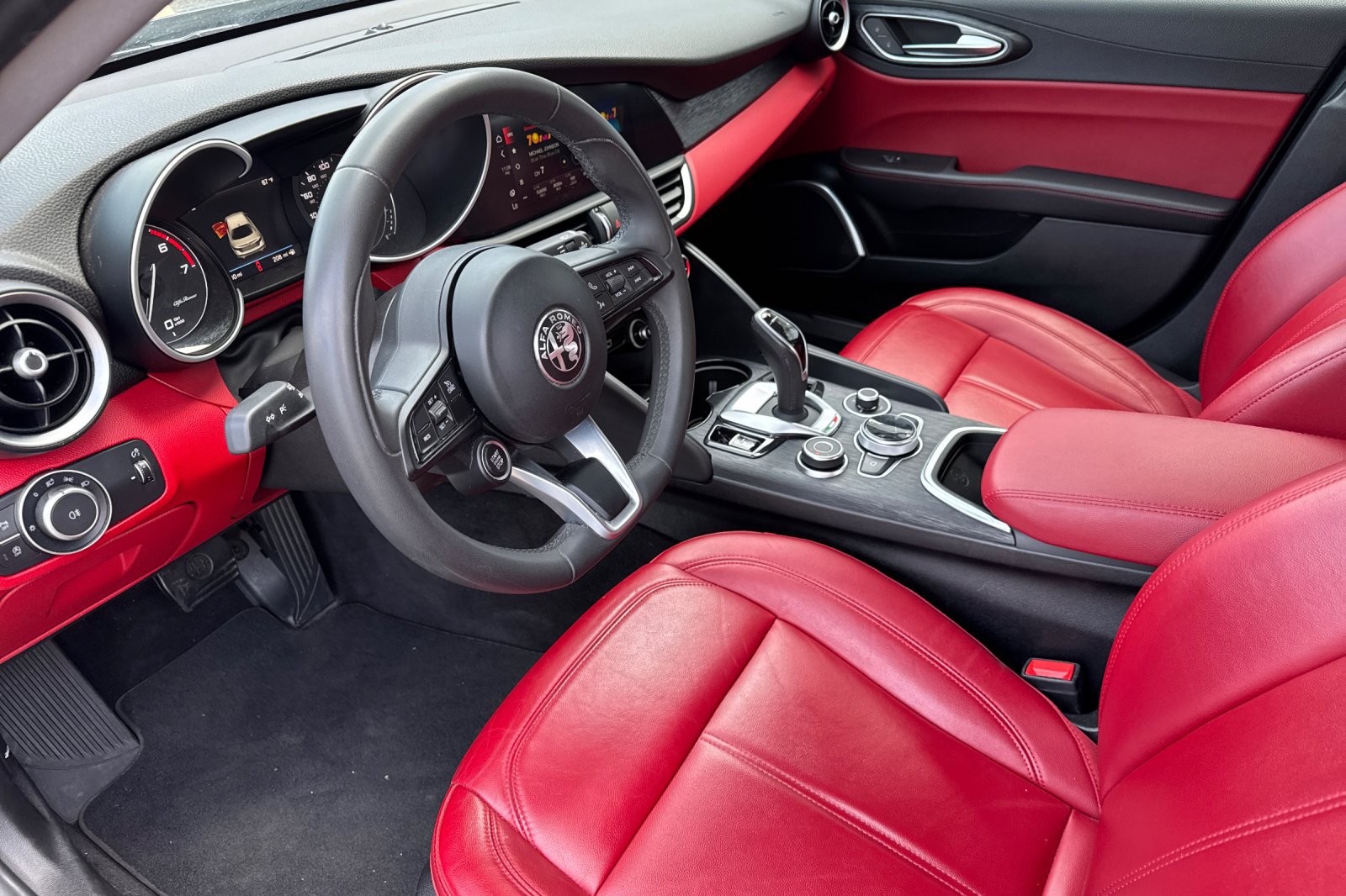 Used 2020 Alfa Romeo Giulia RWD image 10