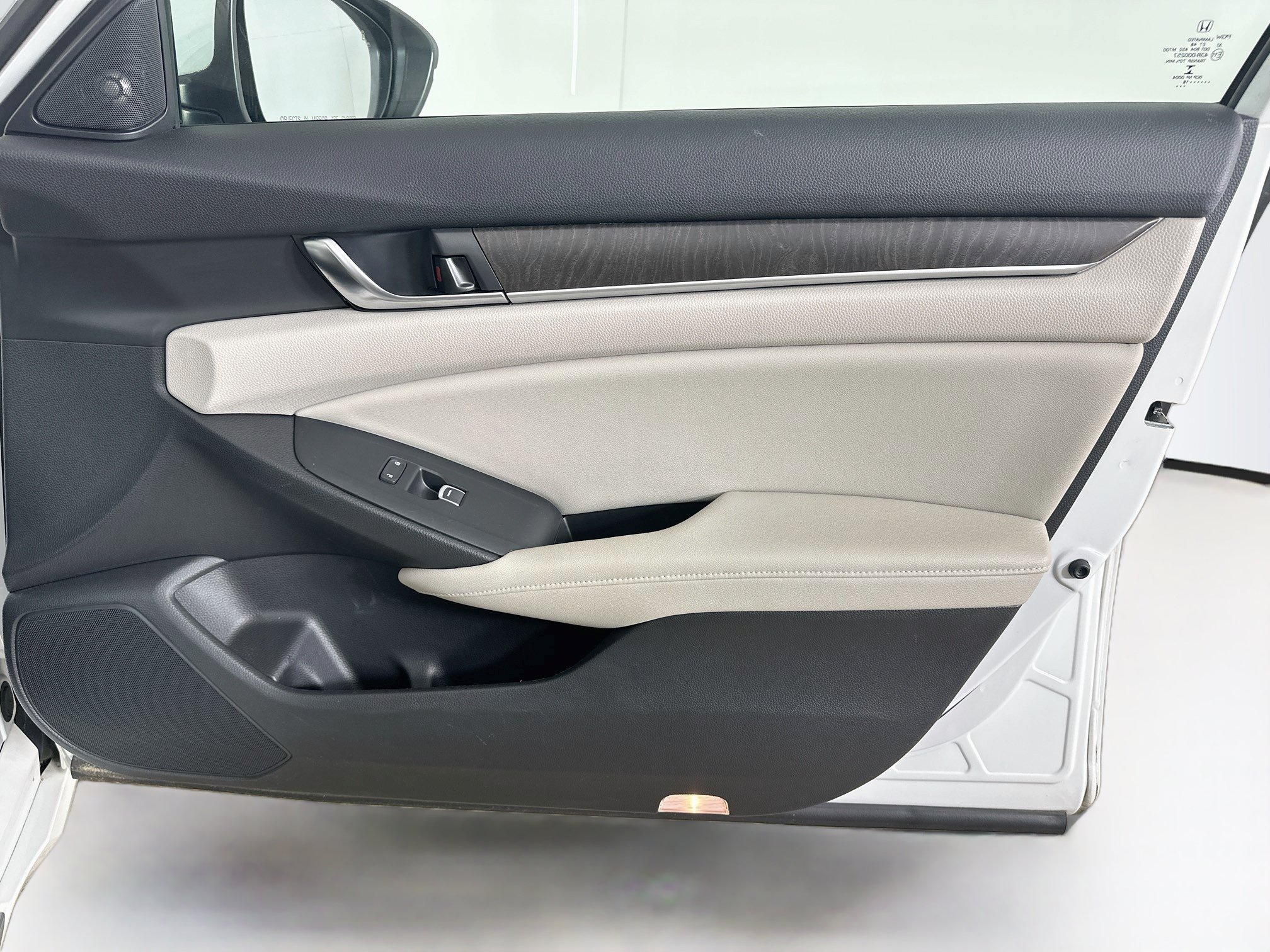 Used 2018 Honda Accord EX-L image 32
