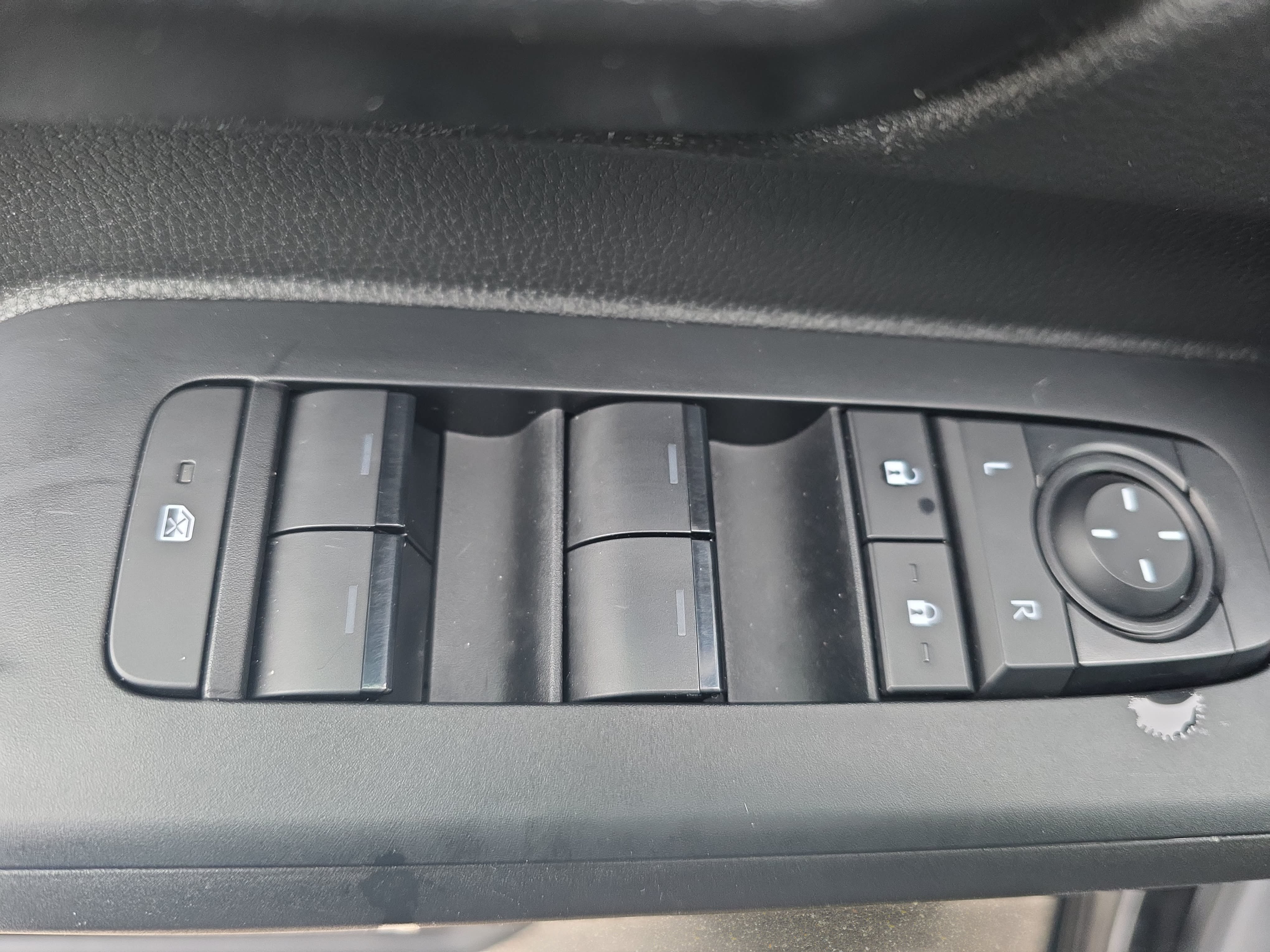 Used 2024 Toyota Tacoma SR5 AWD/4WD image 26